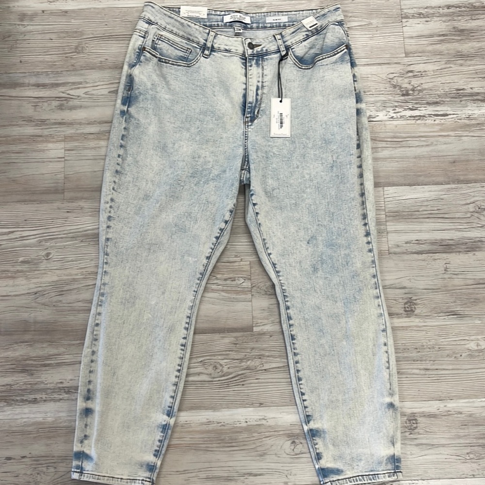 BNWT Judy Blue slim fit high waist